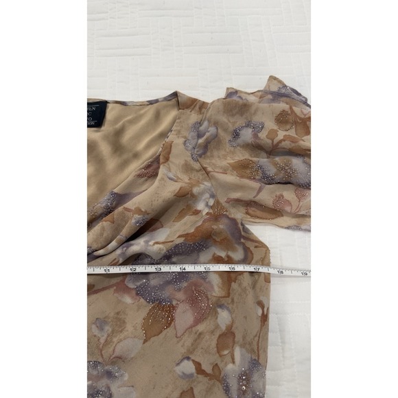 Carmen Marc Valvo silk floral beige draped blouse with beaded details size 12 - Picture 7 of 8